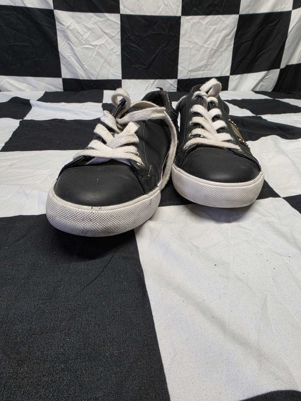 GBG Los Angeles Black and White Casual Low-Top Sneakers